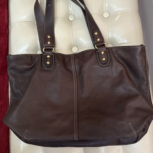 Tignanello genuine soft leather brown tote. Magnetic snap closure - Picture 3 of 13